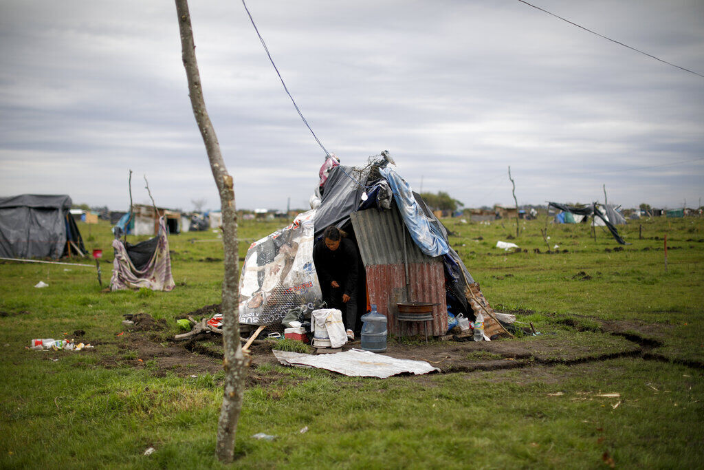 APTOPIX Virus Outbreak Argentina Squatters